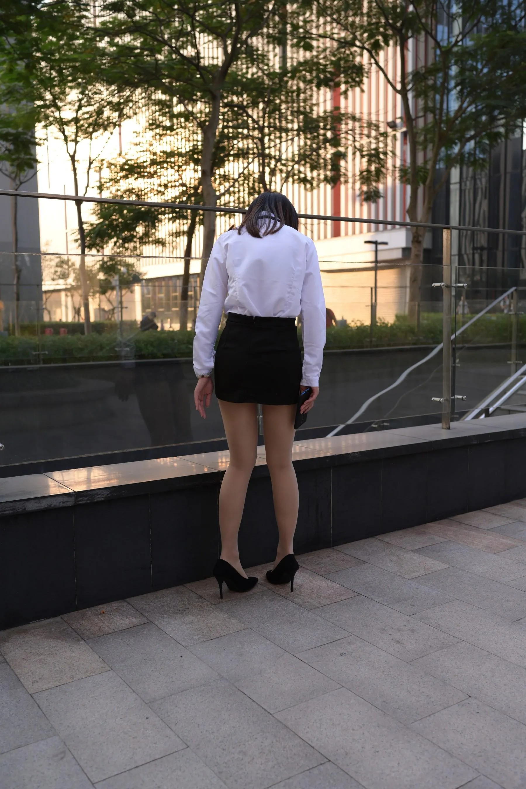 [魔镜街拍] NO.082 SM_0006街拍肉丝高跟制服ol小姐姐 [203P]插图1